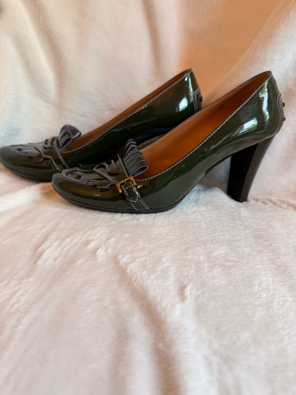 Tod's Olive Green Patent Kiltie Buckle Pumps - Picture 5 of 9